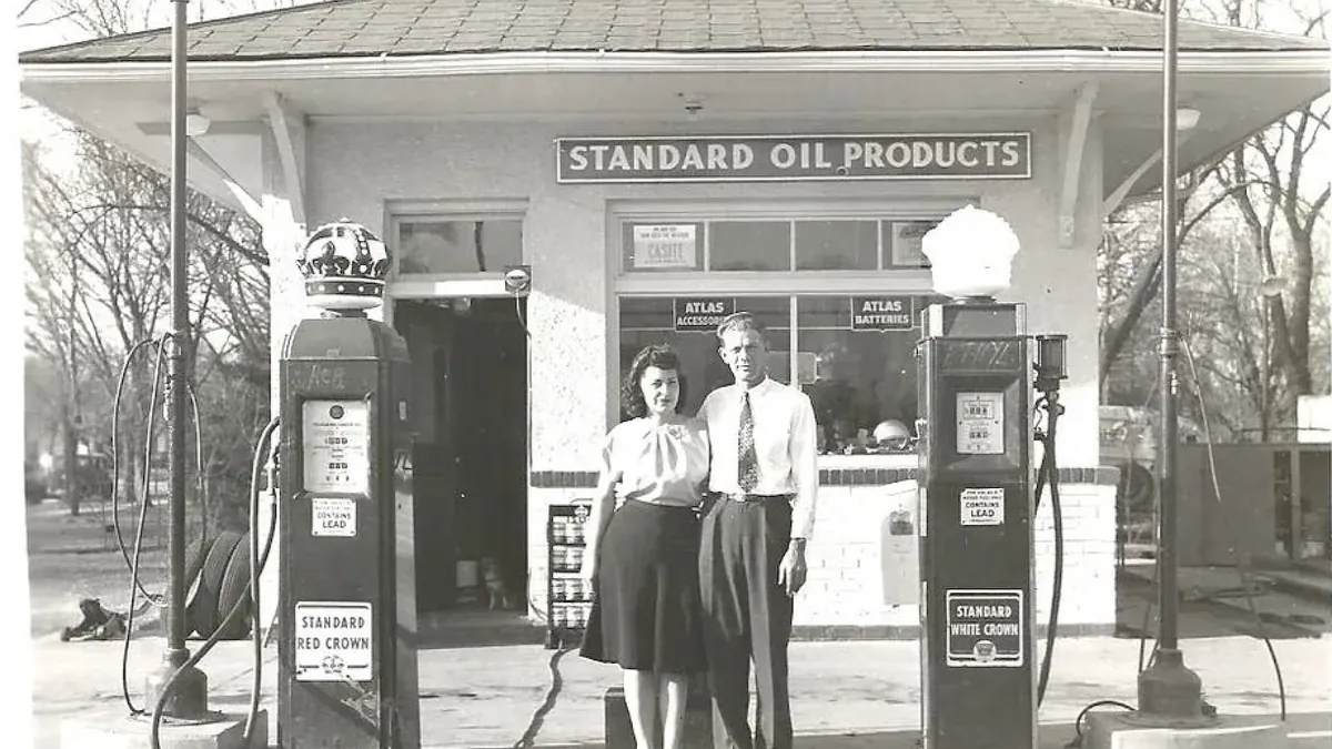 AI image of a couple at a 50s era gas station.